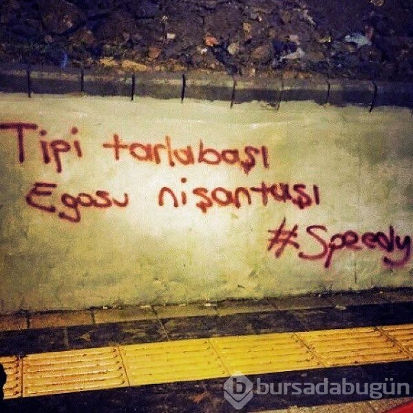 Duvara öyle bir yazı yazdı ki!