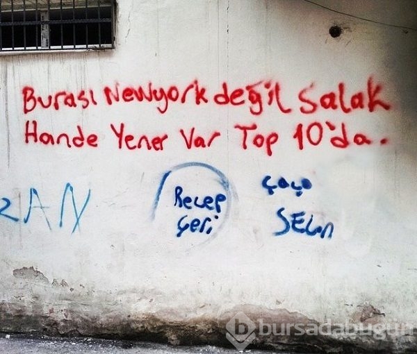 Duvara öyle bir yazı yazdı ki!
