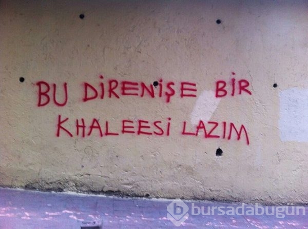 Duvara öyle bir yazı yazdı ki!