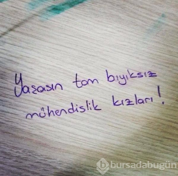 Duvara öyle bir yazı yazdı ki!