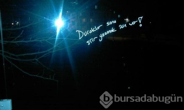 Duvara öyle bir yazı yazdı ki!