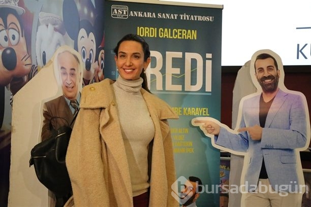 Ünlü isimleri bir araya getiren tiyatro oyunu!