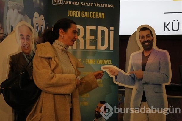 Ünlü isimleri bir araya getiren tiyatro oyunu!