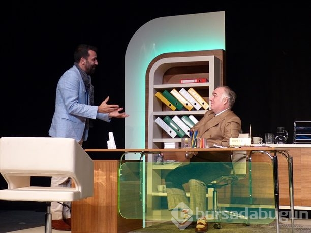 Ünlü isimleri bir araya getiren tiyatro oyunu!