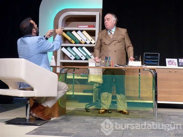 Ünlü isimleri bir araya getiren tiyatro oyunu!