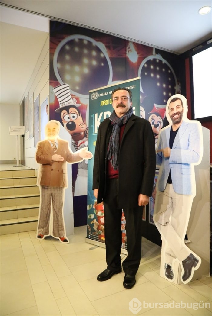 Ünlü isimleri bir araya getiren tiyatro oyunu!