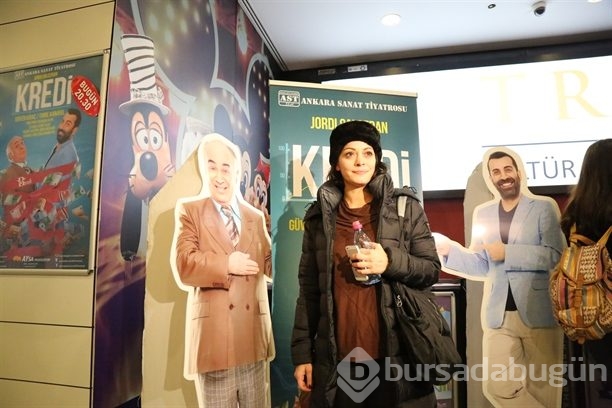 Ünlü isimleri bir araya getiren tiyatro oyunu!
