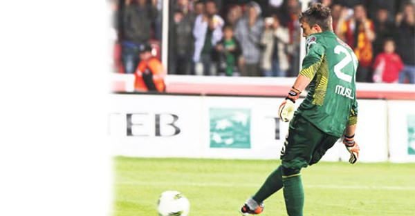 Muslera'dan F.Bahçelileri kızdıracak sözler