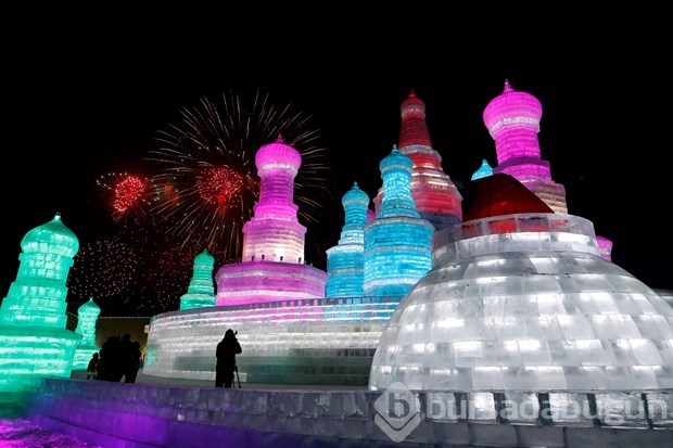 Harbin Buz Festivali ziyaretçileri büyülüyor