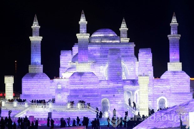 Harbin Buz Festivali ziyaretçileri büyülüyor