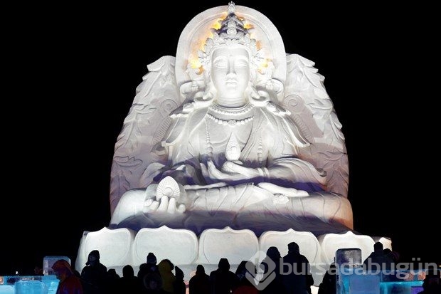 Harbin Buz Festivali ziyaretçileri büyülüyor