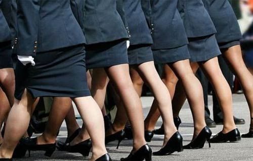 İşte dünyanın en seksi kadın askerleri
