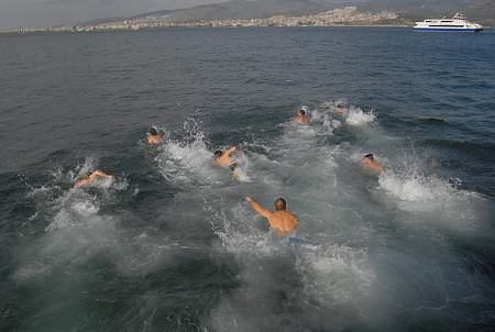 İzmir'de haç çıkarma töreni	
