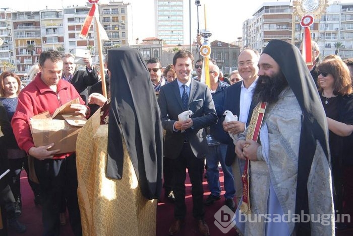 İzmir'de haç çıkarma töreni	
