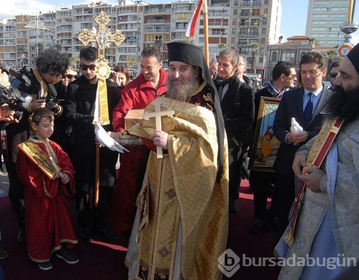 İzmir'de haç çıkarma töreni	
