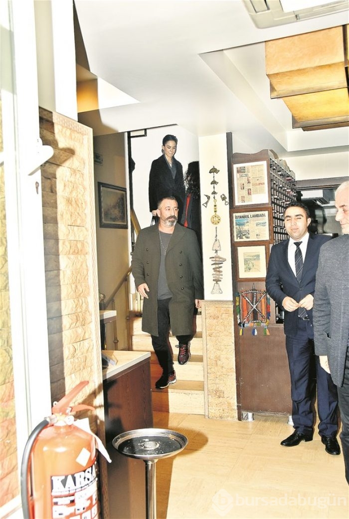 Cem Yılmaz ve sevgilisi!
