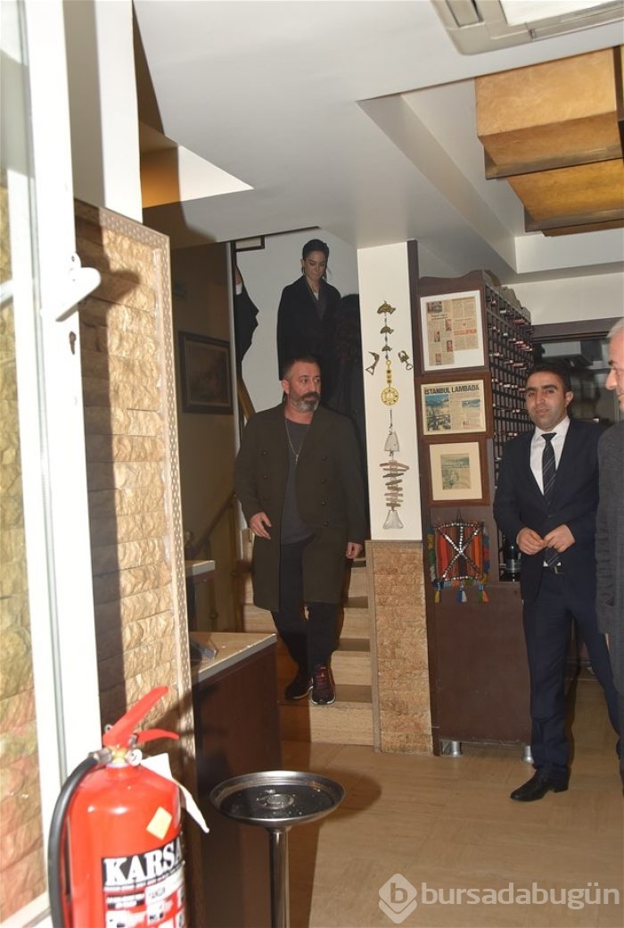 Cem Yılmaz ve sevgilisi!
