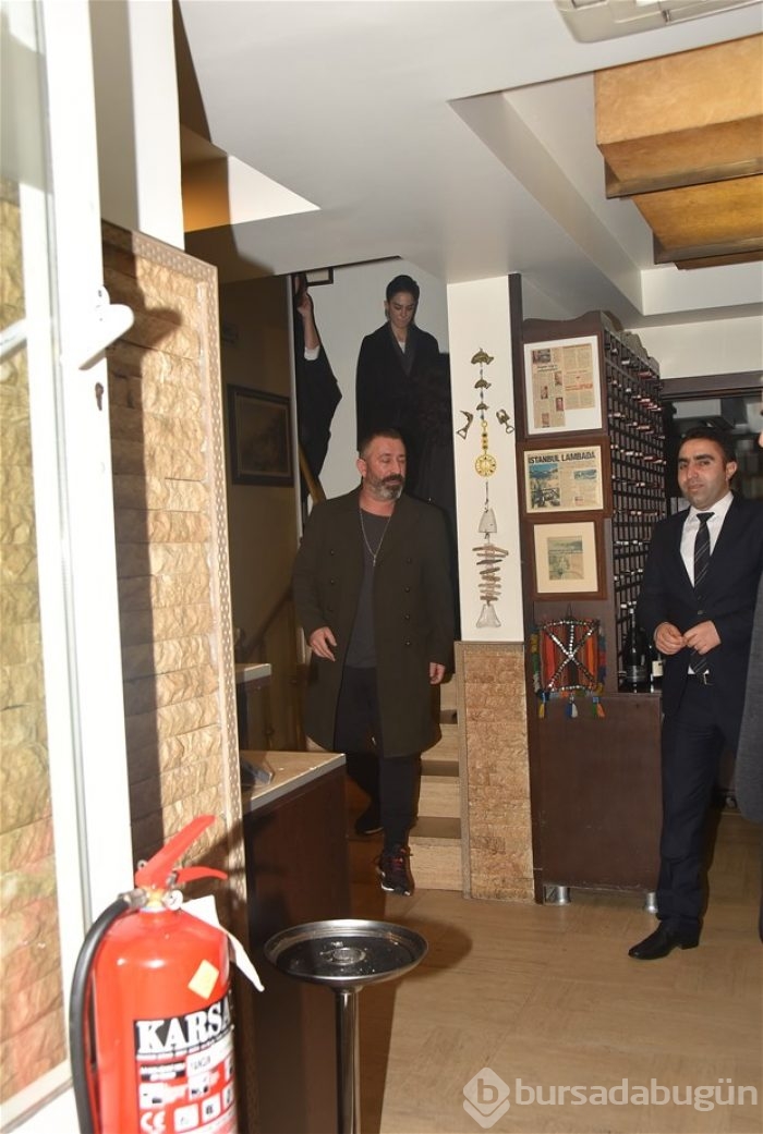 Cem Yılmaz ve sevgilisi!
