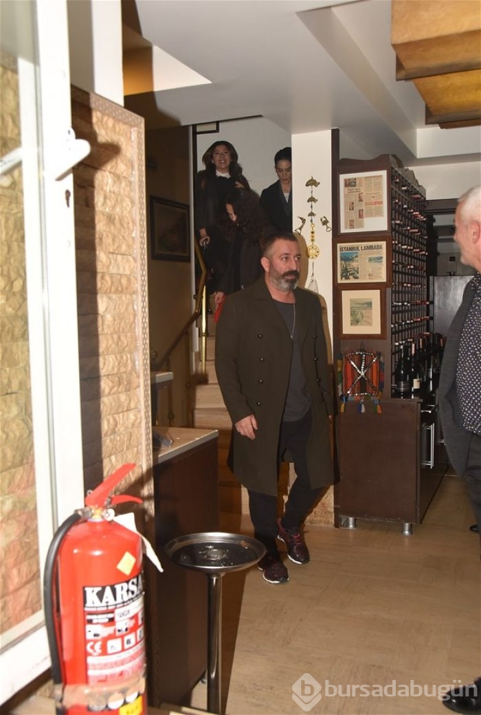 Cem Yılmaz ve sevgilisi!
