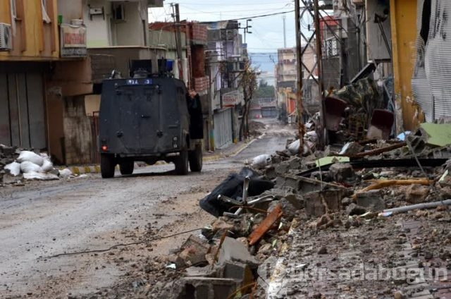 Güvenlik güçlerinden vatandaşlara gıda yardımı
