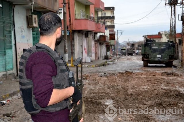 Güvenlik güçlerinden vatandaşlara gıda yardımı

