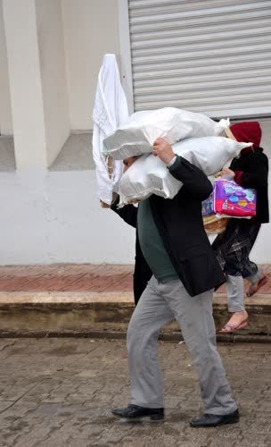 Güvenlik güçlerinden vatandaşlara gıda yardımı
