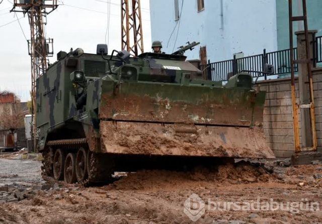 Güvenlik güçlerinden vatandaşlara gıda yardımı
