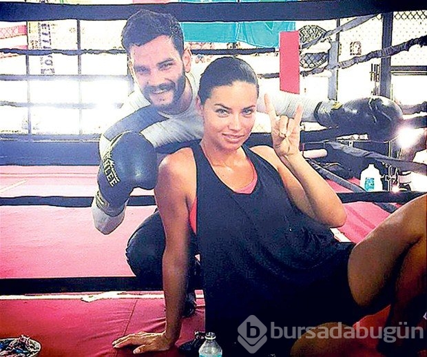 Adriana Lima kızlarıyla tatilde
