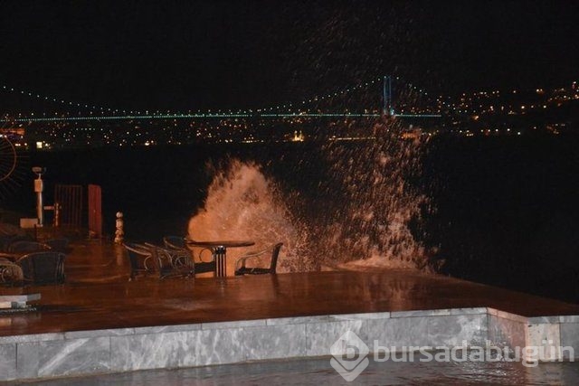 Lodos hayatı felç etti!
