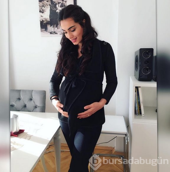 Nur Bozar bebeğinin yüzünü ilk kez gösterdi	
