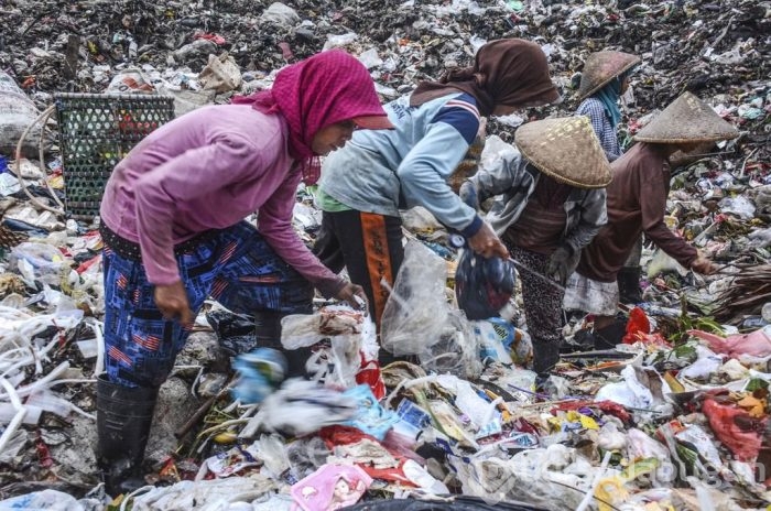 Endonezya'nın en büyük çöplüğü	

