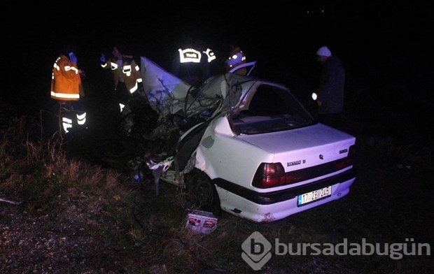Otobüs ile otomobil çarpıştı 4 ölü, 30 yaralı