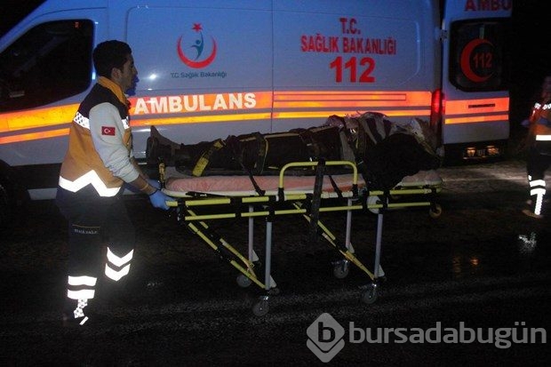 Otobüs ile otomobil çarpıştı 4 ölü, 30 yaralı