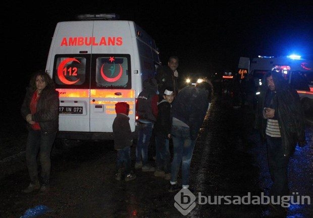 Otobüs ile otomobil çarpıştı 4 ölü, 30 yaralı