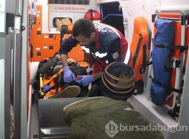 Otobüs ile otomobil çarpıştı 4 ölü, 30 yaralı
