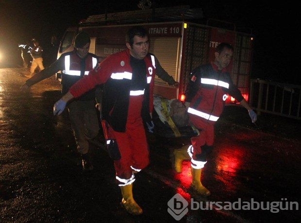 Otobüs ile otomobil çarpıştı 4 ölü, 30 yaralı