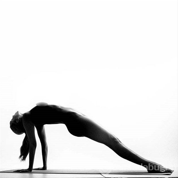 Instagram'ın çıplak yogacısı
