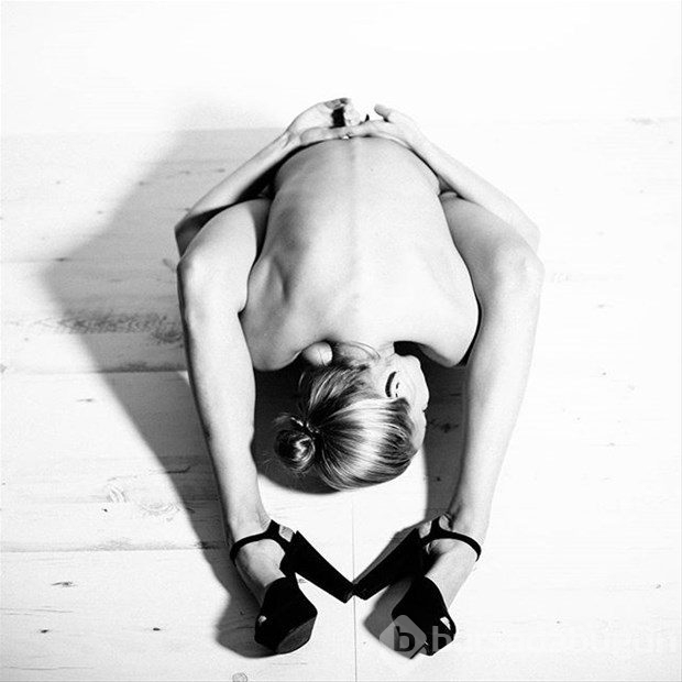 Instagram'ın çıplak yogacısı
