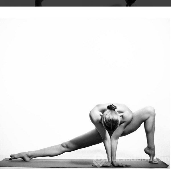Instagram'ın çıplak yogacısı
