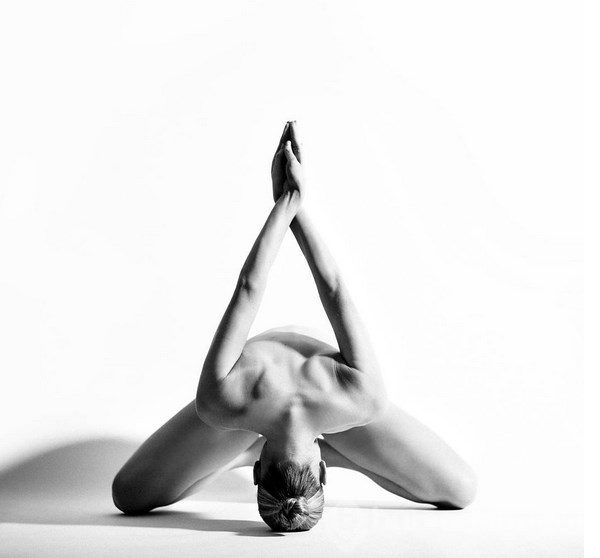 Instagram'ın çıplak yogacısı
