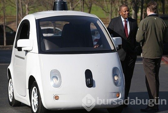 Polis, Google'ın sürücüsüz aracını çevirdi
 