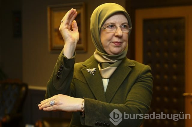 Sema Ramazanoğlu işaret dilini öğreniyor	
