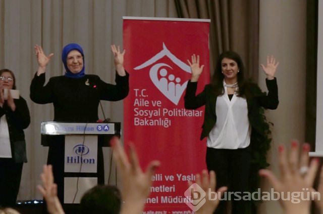 Sema Ramazanoğlu işaret dilini öğreniyor	
