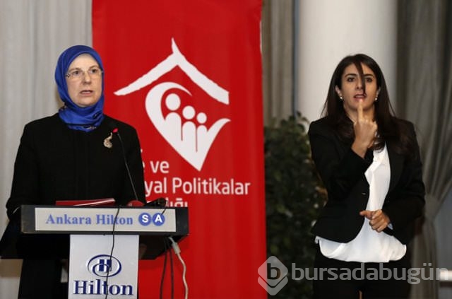 Sema Ramazanoğlu işaret dilini öğreniyor	
