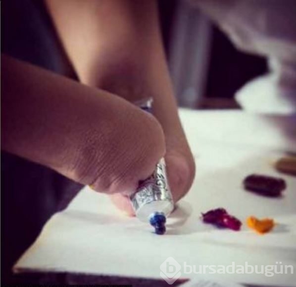Parmakları olmayan ressam Desmond Blair	
