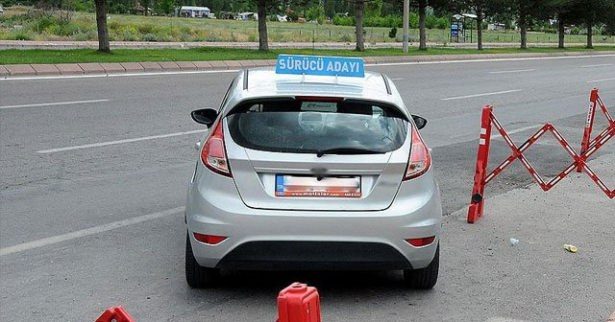 Yeni ehliyet için ne yapmak gerekiyor?