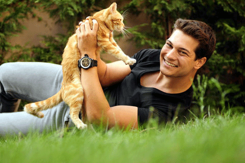 Çağatay Ulusoy'dan eski sevgililerine ağır gönderme