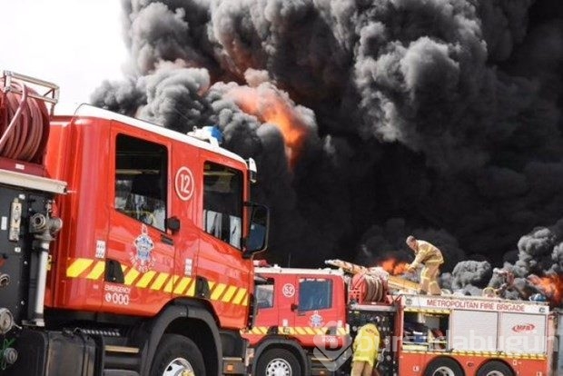 12 bin araba lastiği cayır cayır yandı