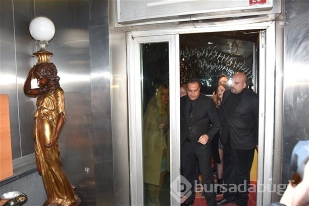 Hadise soğuğa dayanamadı!
