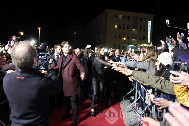 Delibal filmi galasına Sezen'den özel klip